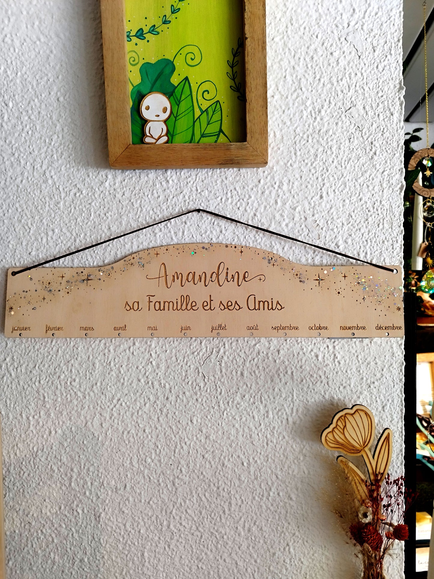 Calendrier des anniversaires perpétuel à paillettes et étoiles - suspension décoration en bois - gravure personnalisée