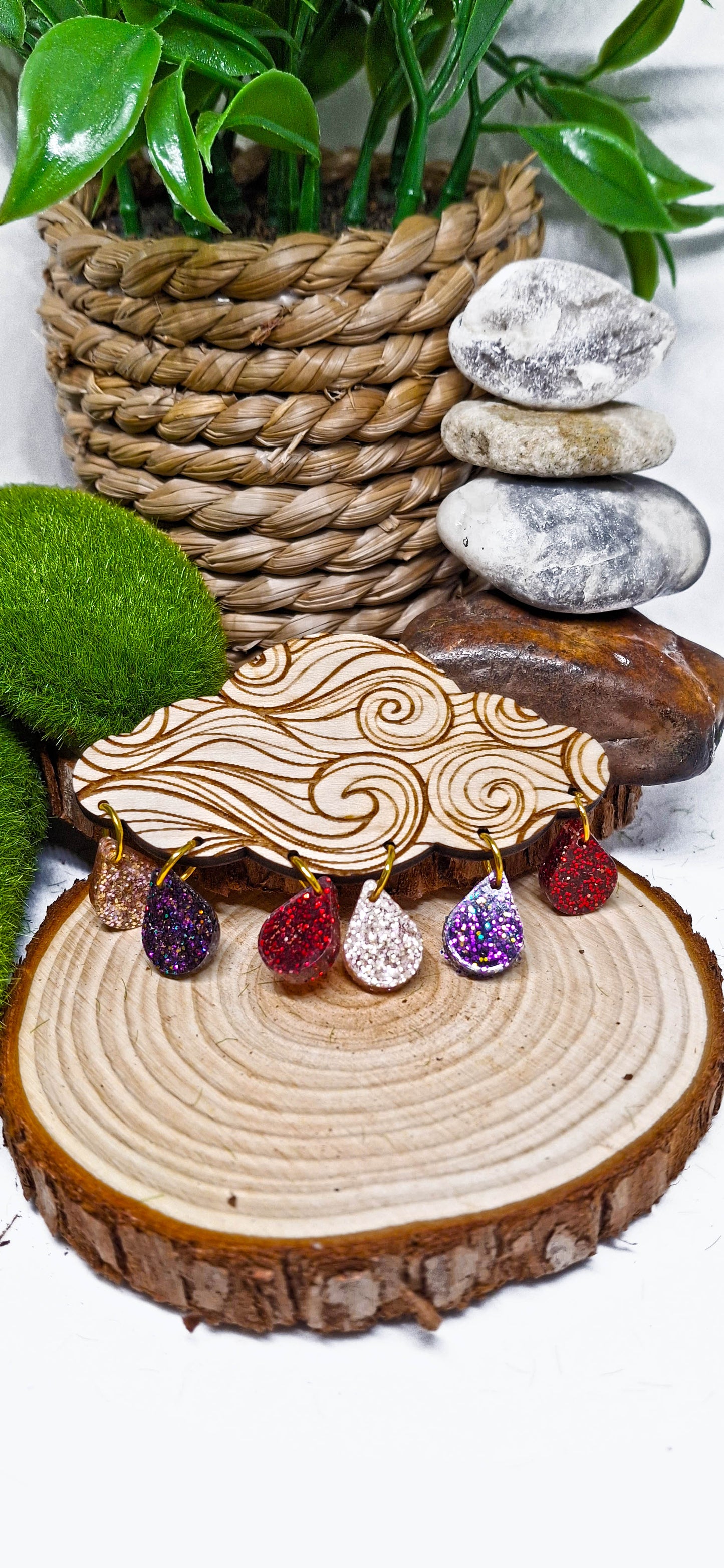 Broche nuage et ses gouttes rouge, rose et violet