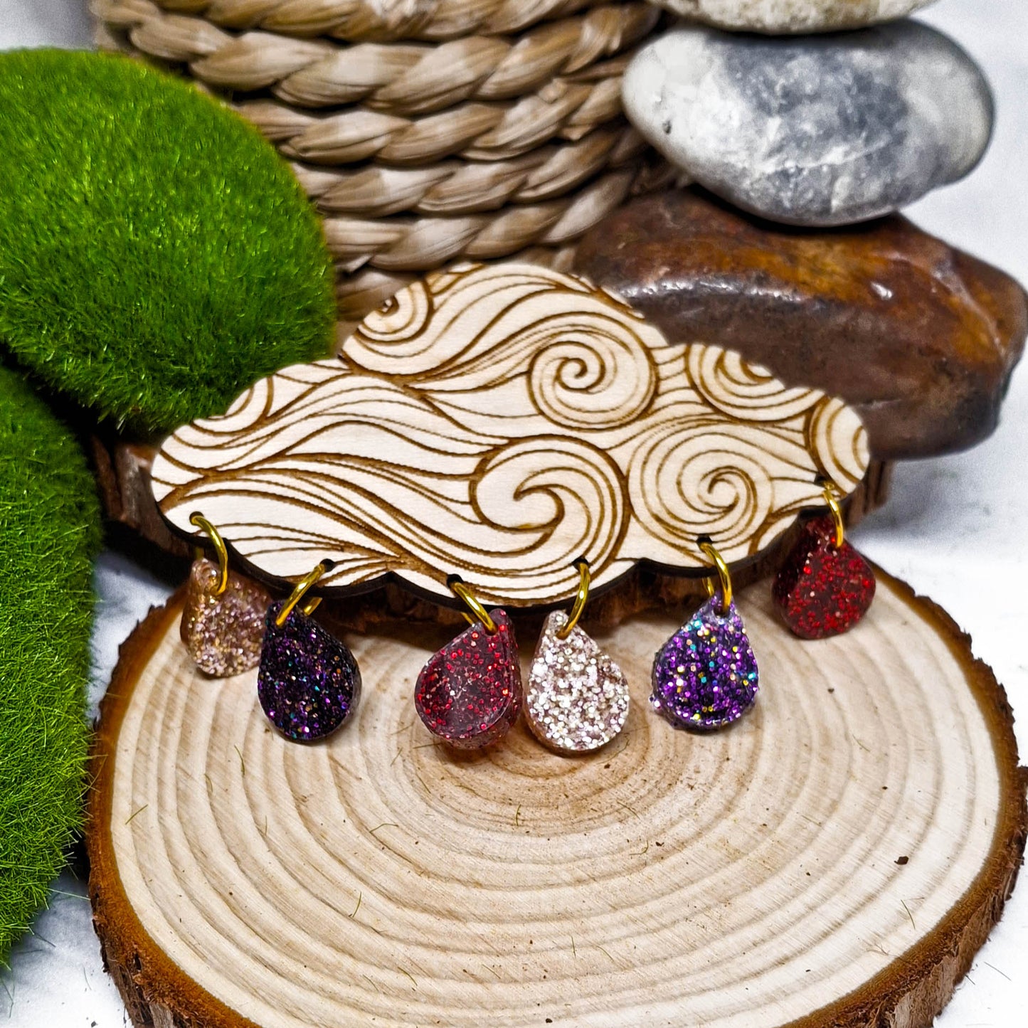 Broche nuage et ses gouttes rouge, rose et violet