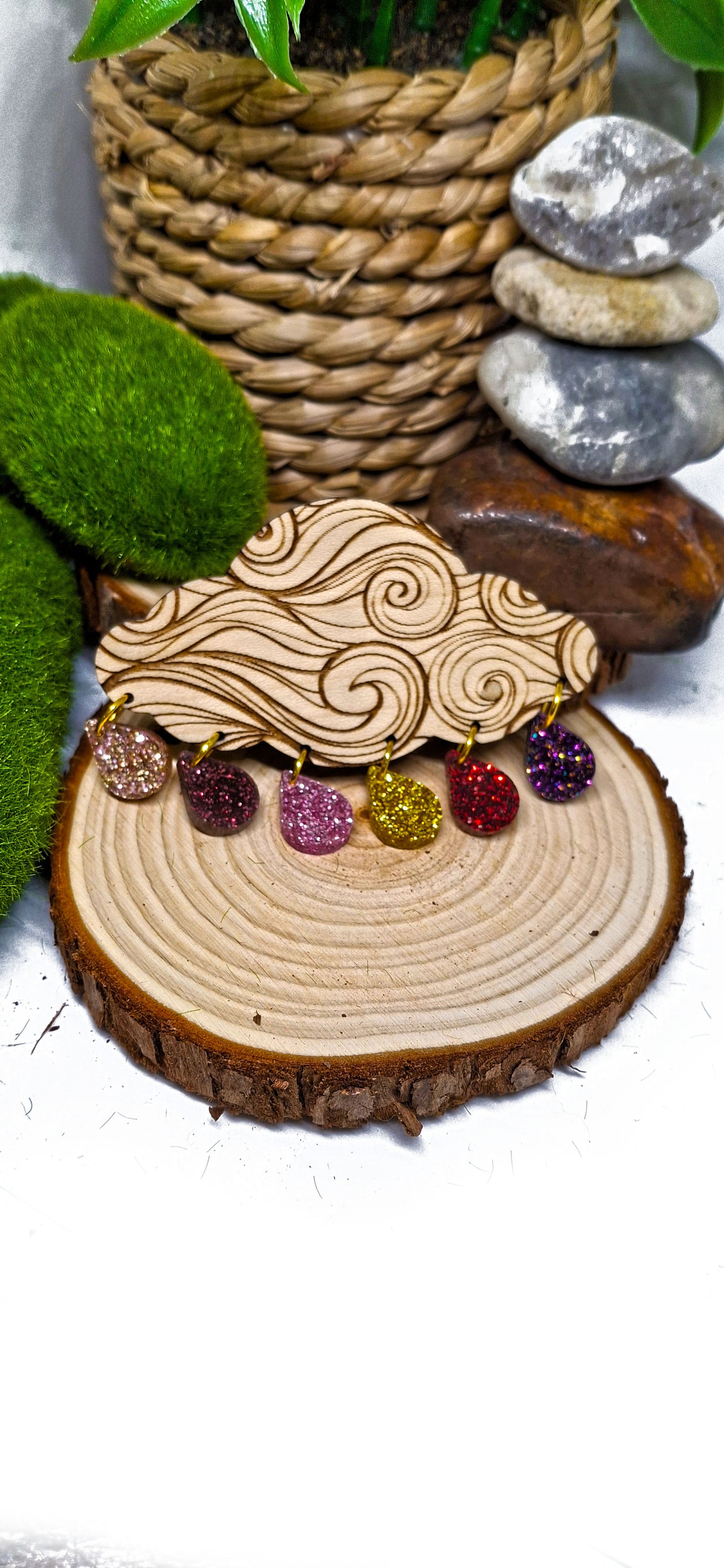 Broche nuage et ses gouttes pêche, rouge, rose, or et violet