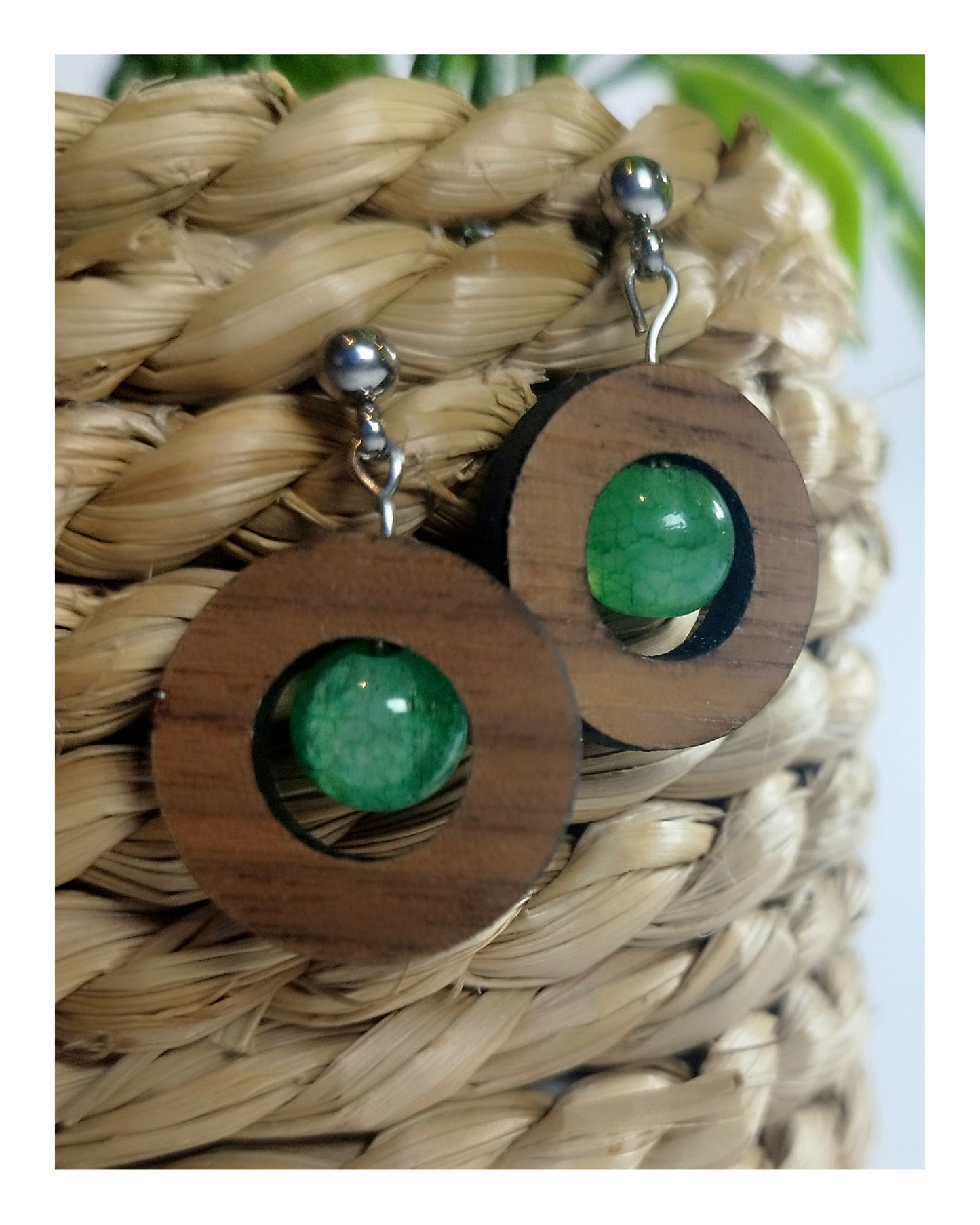 Boucle d'oreille - ronde en noyer & perles vertes