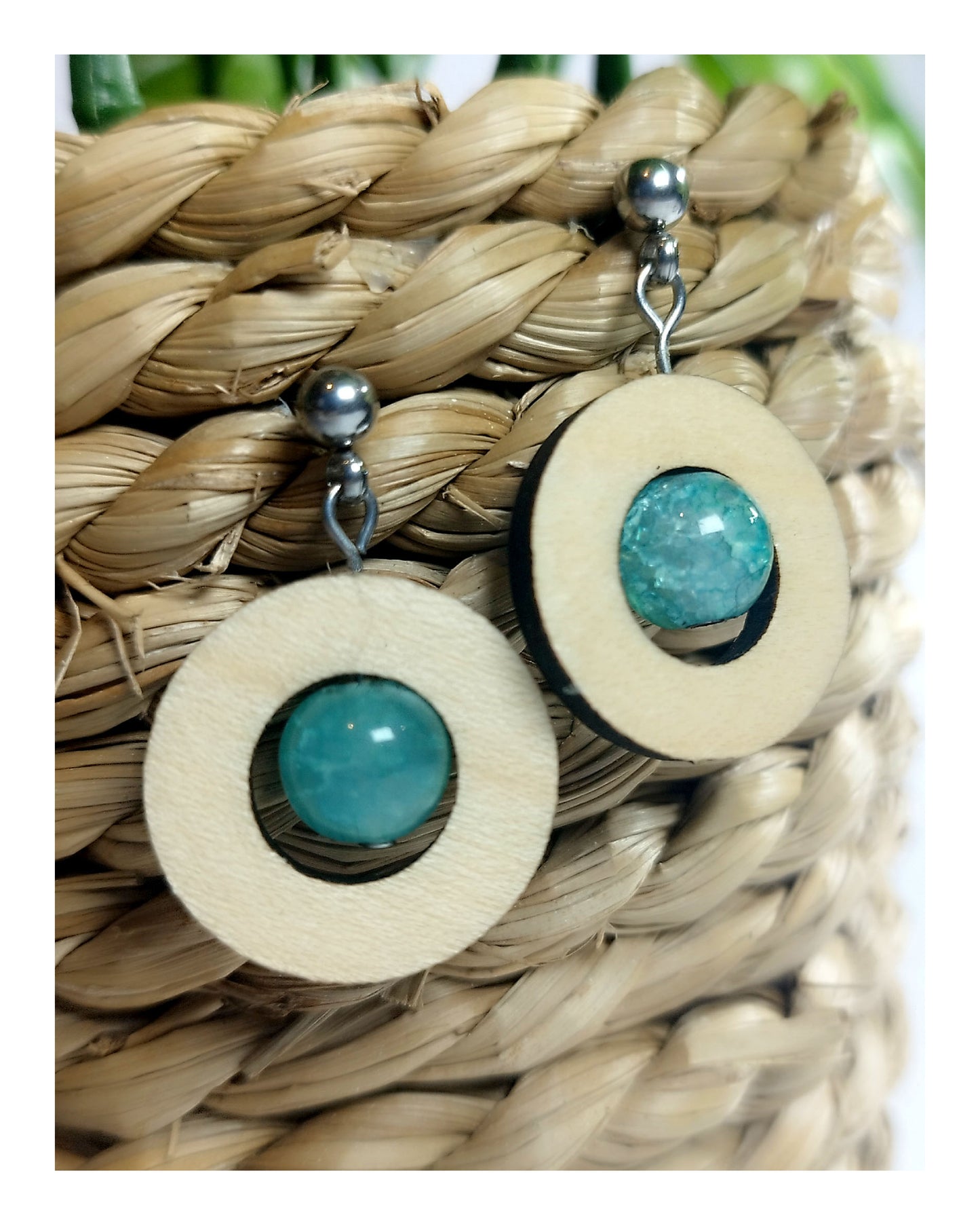 Boucle d'oreille - ronde en érable & perles vert d'eau