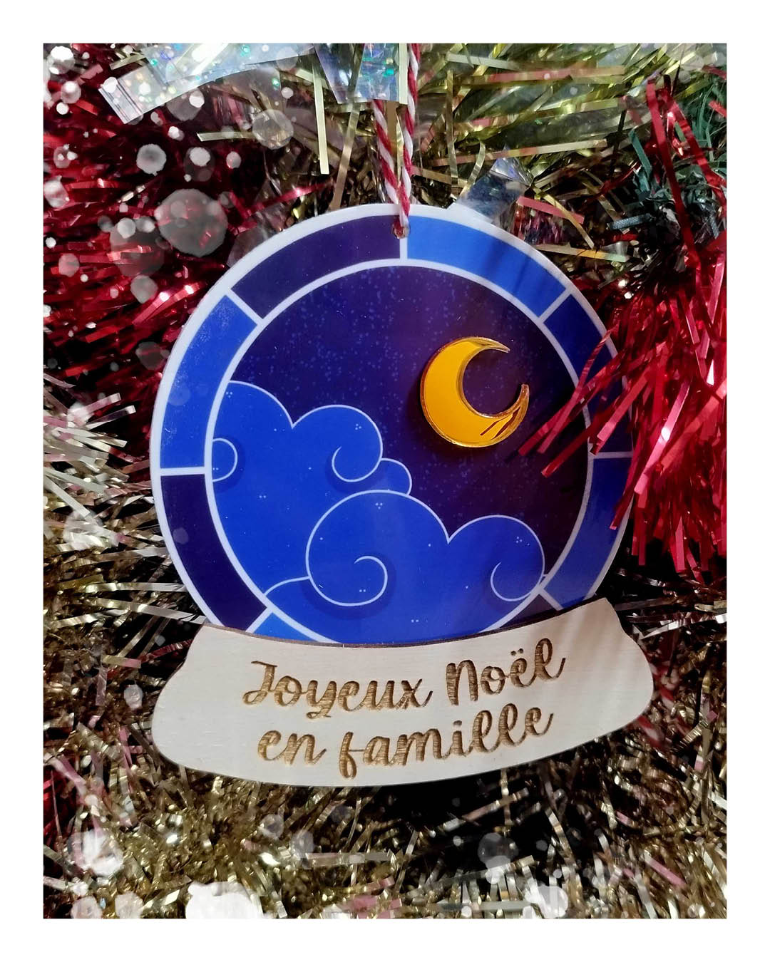 Boule à neige en bois et lune dorée