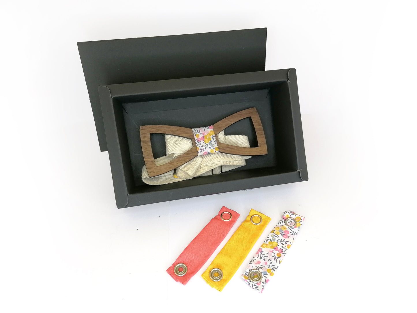 Noeud papillon en bois