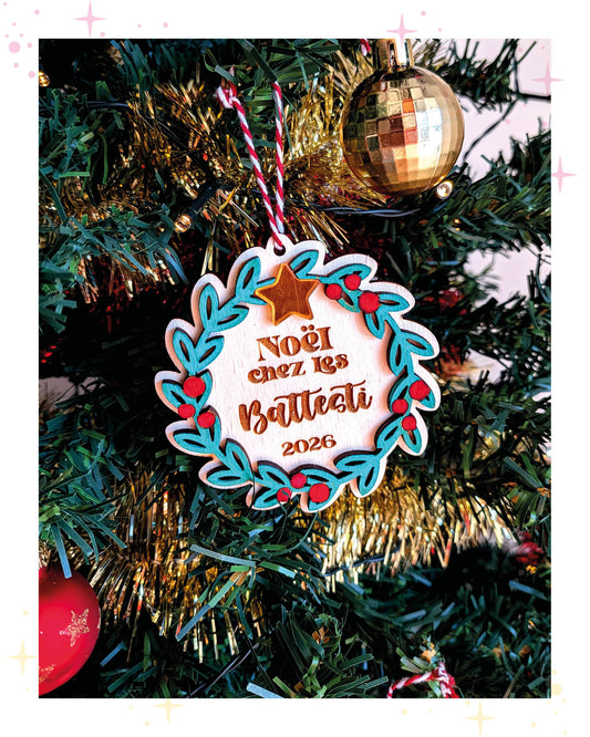 Boules de Noël Couronne de Noël, peinte à la main, touche de miroir doré, et personnalisation