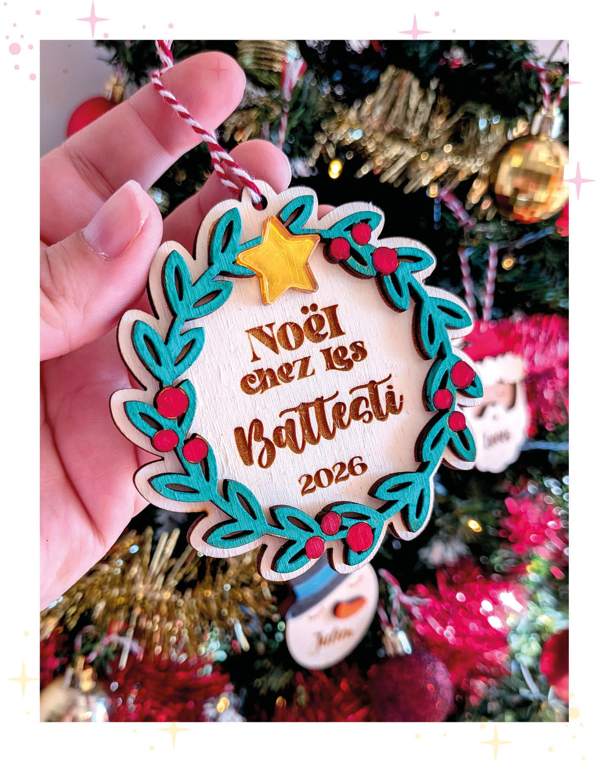 Boules de Noël Couronne de Noël, peinte à la main, touche de miroir doré, et personnalisation