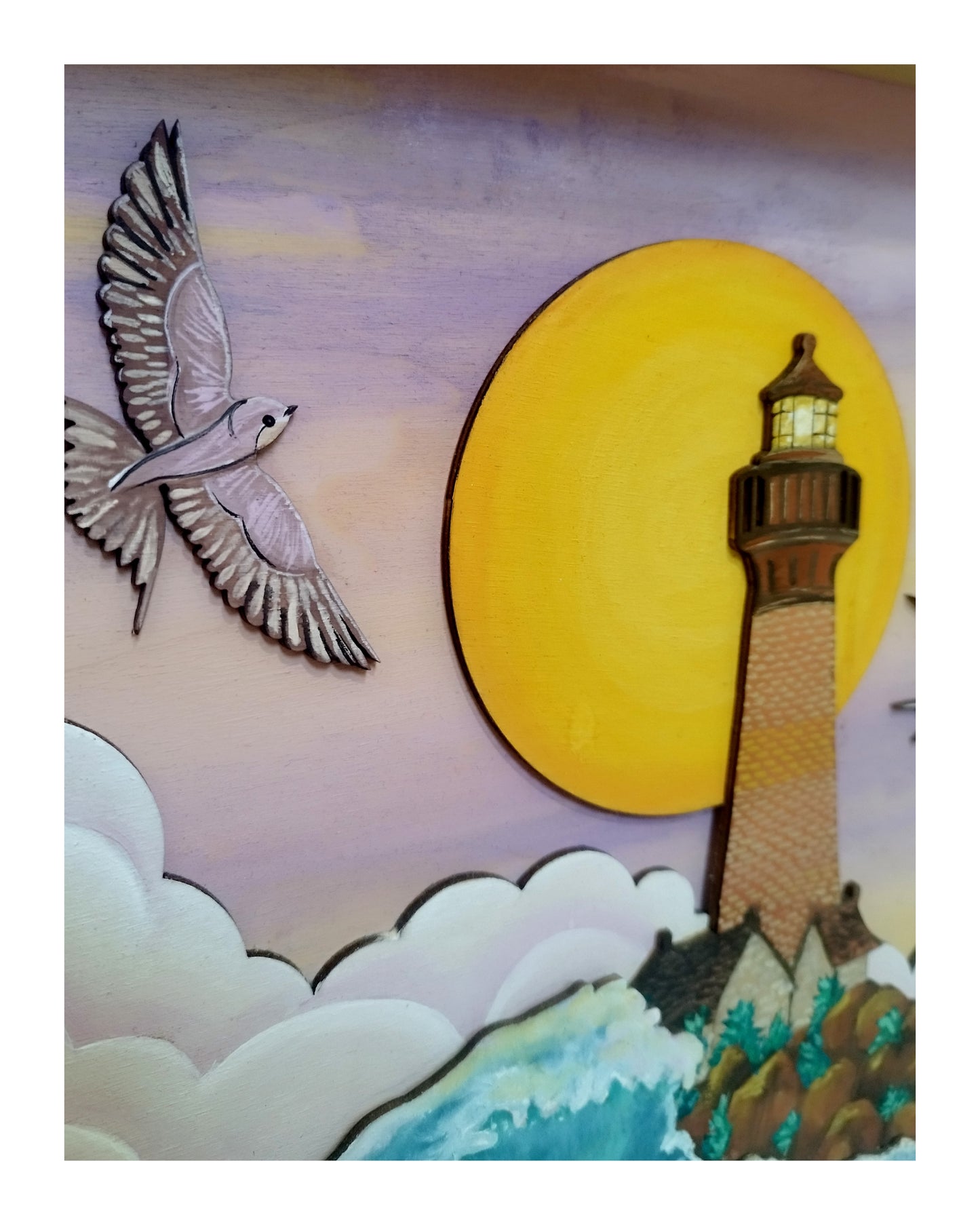 Tableau en bois – Phare et hirondelles roses – Lever de soleil