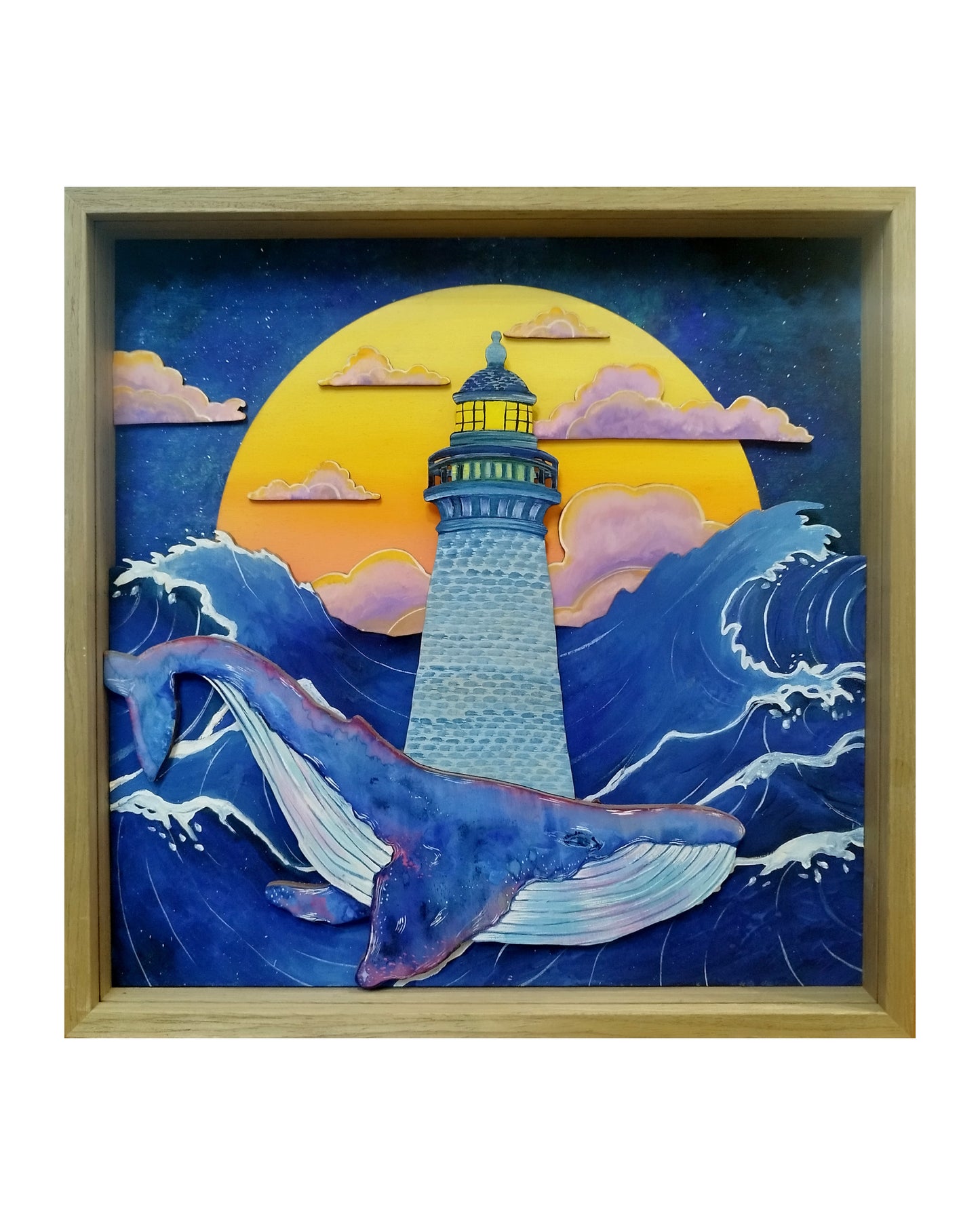 Tableau en bois – Phare et baleine – Coucher de soleil jaune et bleu