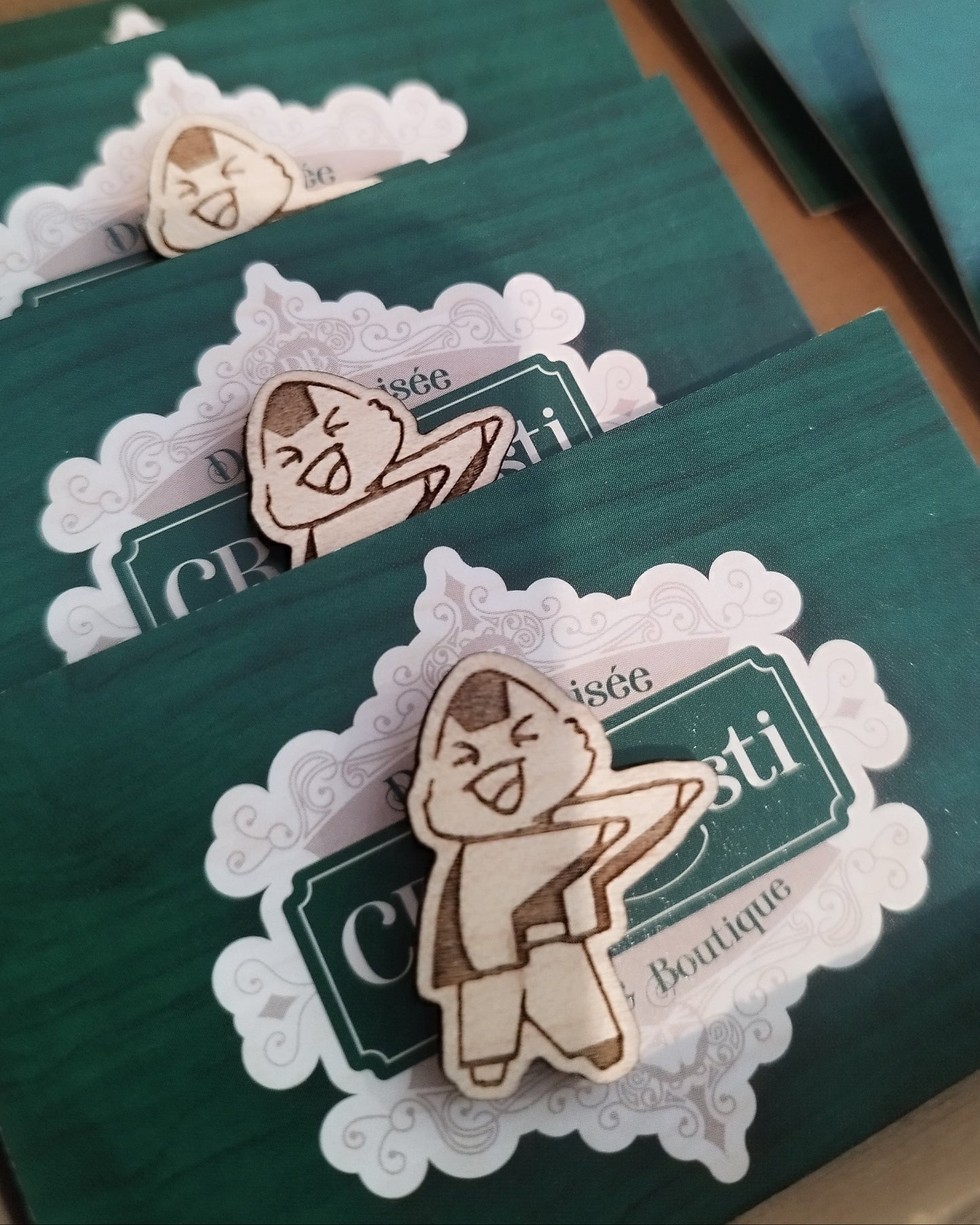 Pin's en bois à personnaliser