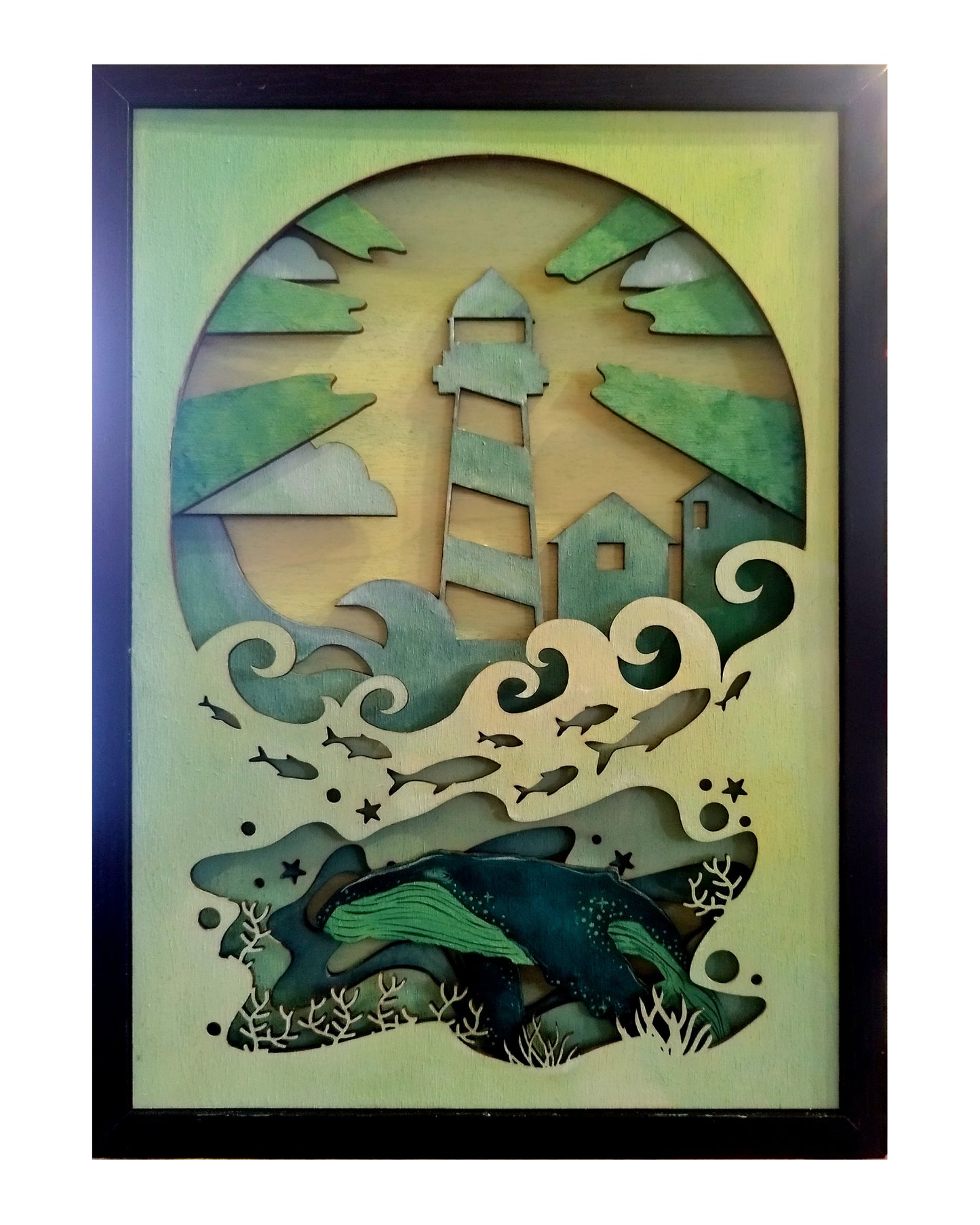 Cadre en bois A4 – Phare et baleine – Série limitée, pièce unique