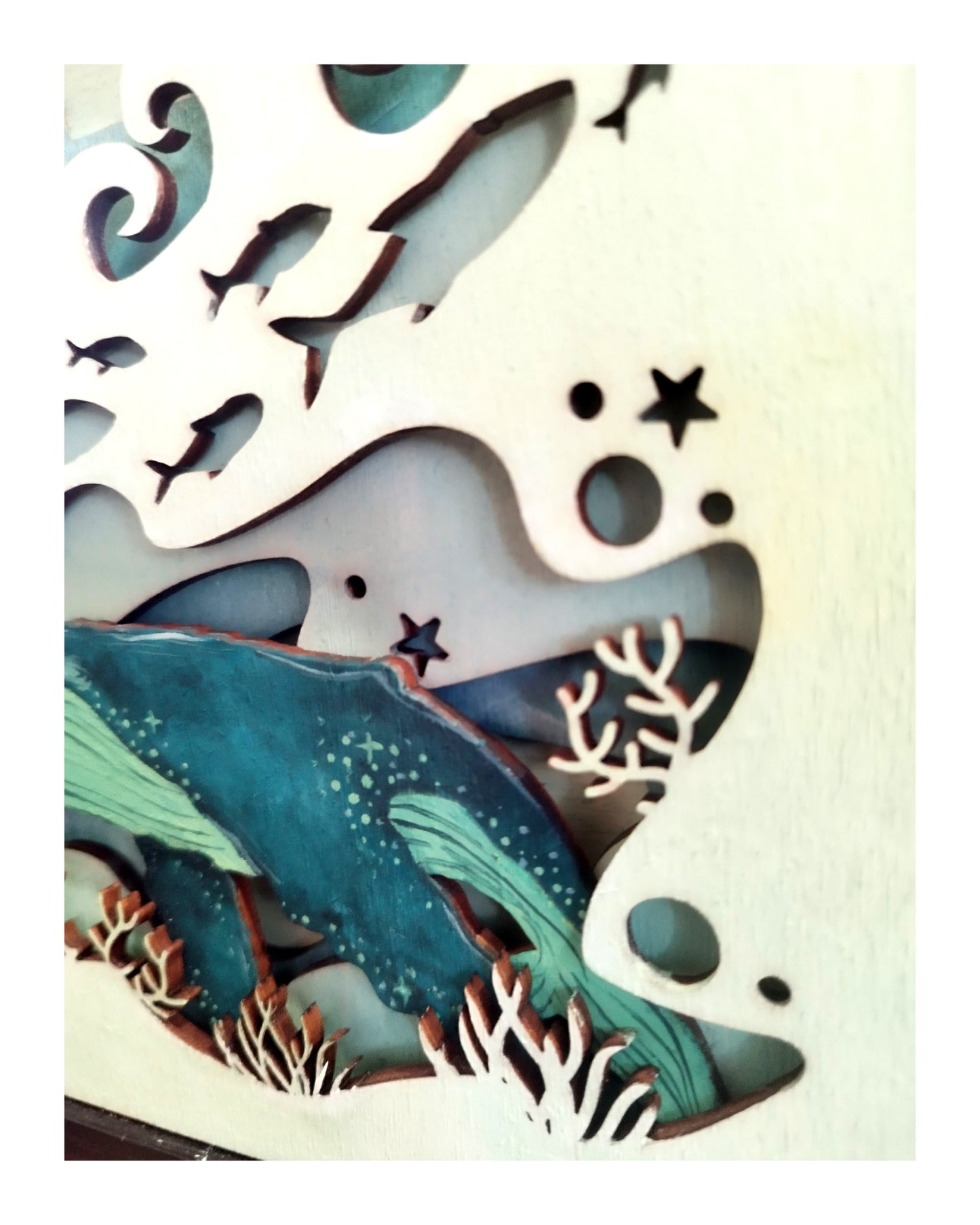 Cadre en bois A4 – Phare et baleine – Série limitée, pièce unique