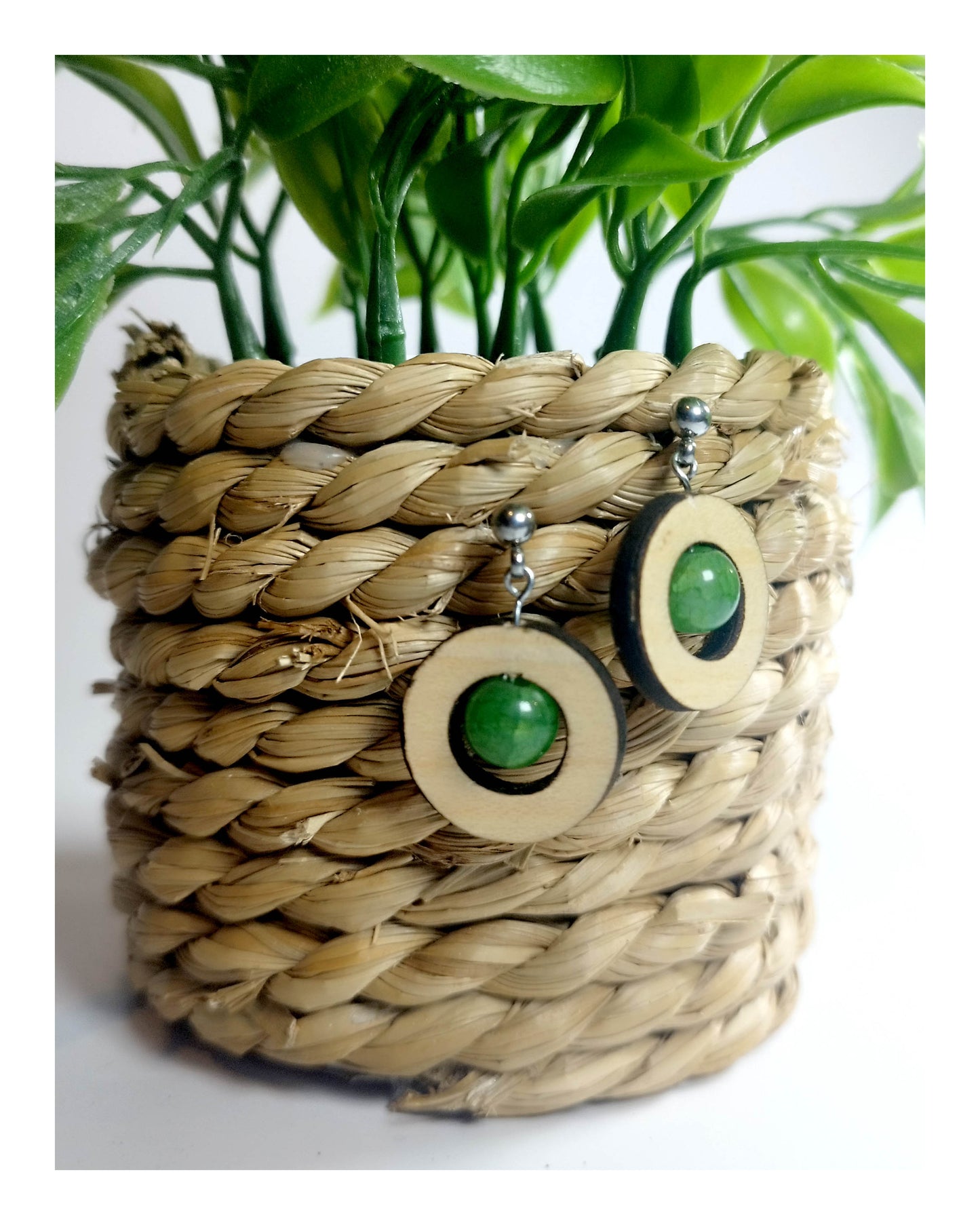 Boucle d'oreille - ronde en érable & perles vertes