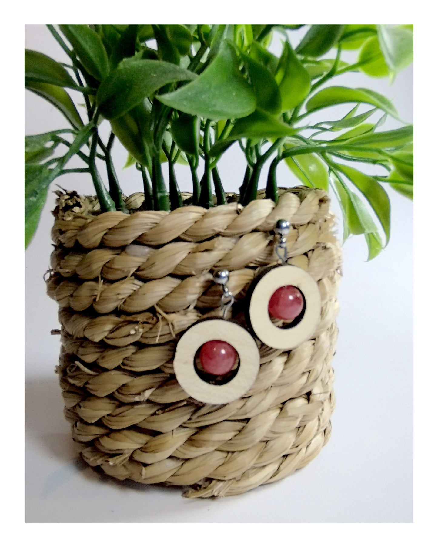 Boucle d'oreille - ronde en érable & perles rouge