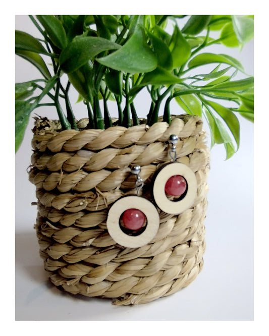 Boucle d'oreille - ronde en érable & perles rouge