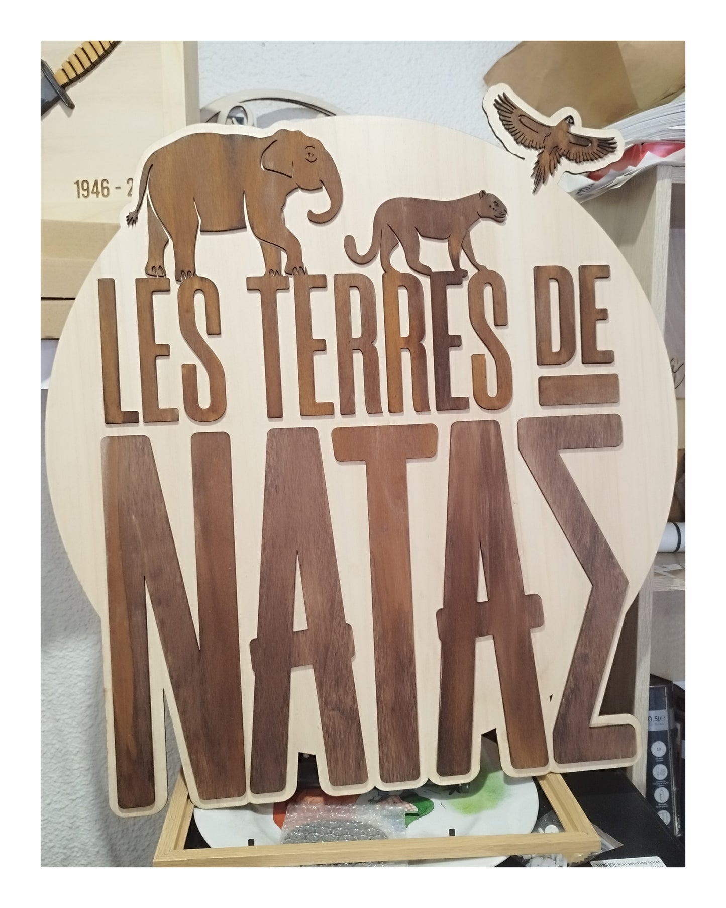 Signalétique personnalisée en bois