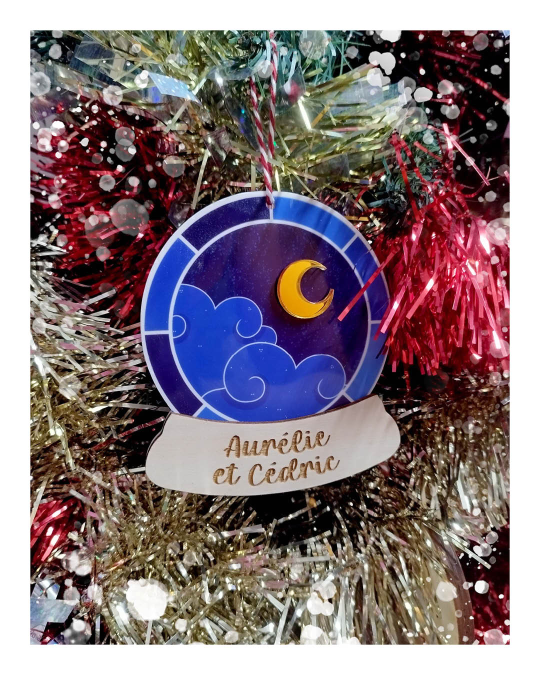 Boule à neige en bois et lune dorée