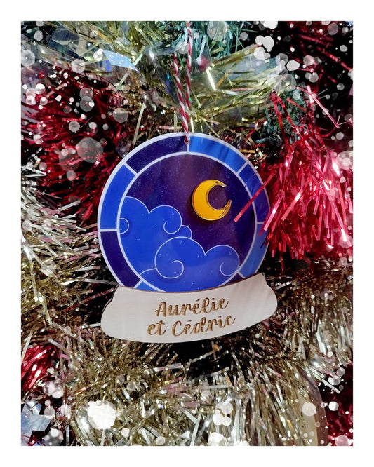 Boule à neige en bois et lune dorée