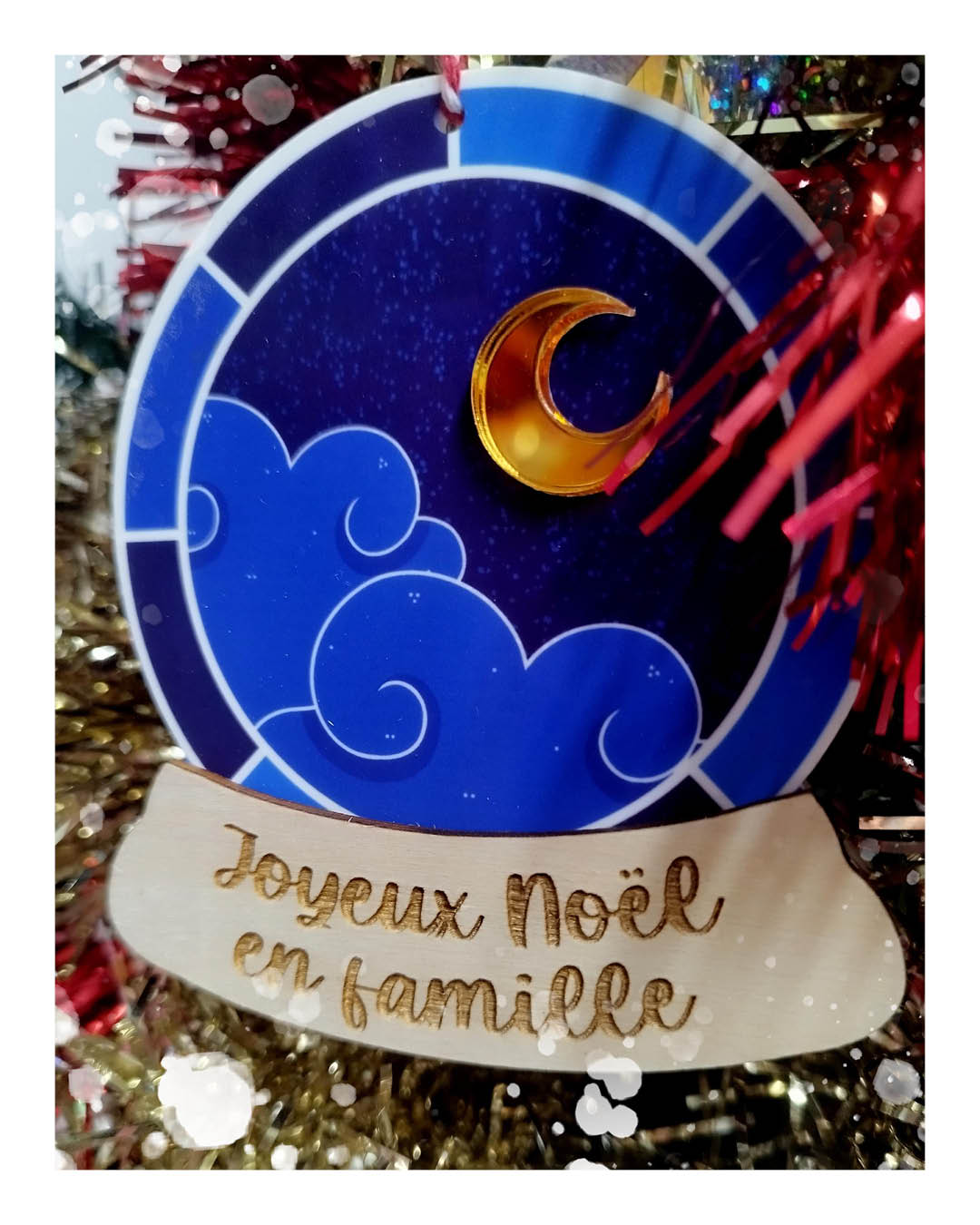 Boule à neige en bois et lune dorée