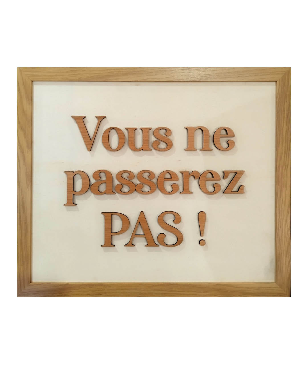 Cadre Protocole 42 – Cadre décoratif en bois avec citation découpée – Format A4