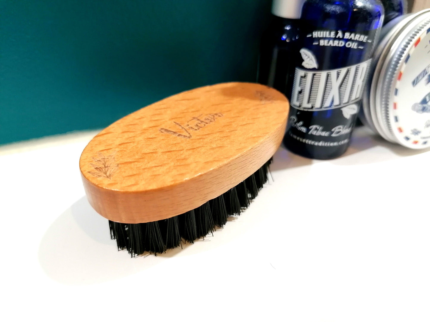 Kit barbe & moustache avec peigne et brosse !